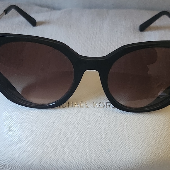 Michael Kors Cape Cod sunglasses, Model MK2078. - Picture 3 of 13